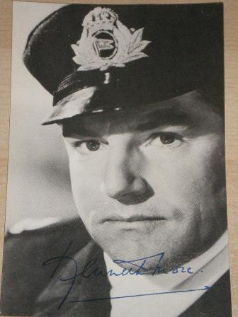 Original PICTURE postcard of KENNETH MORE. No. 334, FILM STAR AUTOGRAPH PORTRAIT SERIES / CELEBRITY 